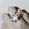 Anel Aberto de Flor Elegante Novo Estilo Chinês Retrô Exquisito Design de Flor Tridimensional Anel de Vento Personalizado para Mulheres