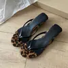 Chanclas Retro de Cuña de Moda y Versátiles para Mujer, Adecuadas para Usar en Verano con Faldas, Chanclas de Tacón Medio