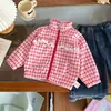 [En Stock] Cw267063 Chaqueta para Niña Primavera 2026 Nueva Cardigan a Cuadros Cortavientos Chaqueta Infantil de Dibujos Animados Moderna