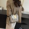 Bolso de Mano Plateado de Nicho para Mujer 2026 Nuevo de Moda Versátil Bolso Cruzado con Cadena de Moda Súper Popular Bolso Cubo