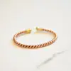 Pulsera de latón de Nepal, cobre tricolor, talla única, accesorios de joyería neutros, 14 cm de largo, ajuste libre