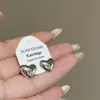 Brincos de Metal em Formato de Coração Estilo Fever Clip de Orelha Espiral para Mosquito Sem Furo nas Orelhas Moda Feminina Brincos Personalizados Brincos S925
