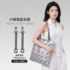 Directo del fabricante: adecuado para bolsos Issey Miyake, este accesorio incluye una correa de extensión, una bolsa de seis compartimentos y una cadena de extensión para el hombro y la axila