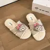 Lindas pantuflas de peluche con pelo rizado para mujer, 2026, antideslizantes, adecuadas para usar en interiores y exteriores, de suela suave, con diseño que cubre los dedos del pie y estilo de una sola tira