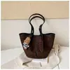 Bolsa retrô casual de grande capacidade para mulheres, nova bolsa de mão outono 2026, bolsa de ombro única tipo cesta de grande capacidade