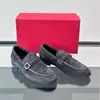 Mocasines de ante de lujo ligero estilo italiano para hombre FRGM hebilla de metal zapatos de cuero slip-on zapatos cruzados de comercio exterior zapatos perezosos