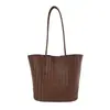 Bolsa tote vintage de alta qualidade para mulheres, novo modelo 2026, bolsa de grande capacidade para o dia a dia com design trançado, bolsa de ombro estilosa
