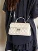 Bolso pequeño cuadrado Yuezileng con cadena estilo Chanel para mujer, nuevo modelo 2026, alto valor estético, versátil bolso de hombro y cruzado