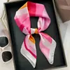 70 Bufandas de Seda con un Toque de Lujo, Moda Coreana Versátil Profesional Bufandas Pequeñas de Seda Imitación, Bufandas de Seda Estampadas Retro para Mujeres