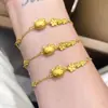 Pulsera Gatito KT Dorado Flor de Cerezo para Mujer Estilo Dulce y Encantador Joyería Hello Flores Exquisitas Combinación Perfecta Joyería Pequeña y Moderna