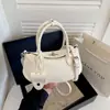 Bolso de Mano de Moda de Gama Alta Tipo Bollo para Mujer 2026 Nuevo Pequeño de Nicho Portátil para el Trabajo Elegante Bandolera Cruzada Pequeña
