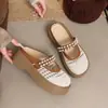 Sapatos Perfurados Estilo Chanel Versáteis com Saias Sandálias Verão 2026 Novo Solado Grosso Aumenta Altura Bico Fechado Meia-sapatilha Para Uso Externo Respirável