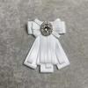 Pajarita estilo Chanel estilo coreano broche de cuello con lazo pedrería cinta pin para cuello de camisa otoño e invierno accesorios para suéter pin