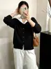 Top juvenil estilo universitario de bloques de color con cuello en V y cuello azul marino estilo chino para tallas grandes colección de otoño 2026 para mujeres de tallas grandes suéter de punto