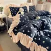 Es esponjoso y muy cálido~ El juego de cama de terciopelo de leche de cuatro piezas está engrosado para el calor del invierno, y la funda de edredón de terciopelo de coral es ropa de cama Clase A