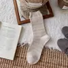 Calcetines grises de encaje hasta la mitad de la pantorrilla, nuevo estilo otoño e invierno, versión coreana de celebridad de internet de Dongdaemun, calcetines de algodón acanalados retorcidos de color liso holgados para mujer