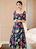 Bata Estampada Floral con Dobladillo Amplio que Favorece la Figura, Adecuada para Banquetes de 2026, Anfitrionas, Actuaciones, Reuniones Anuales y Ceremonias de Adultos