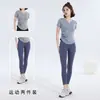 Novo Conjunto de Yoga Feminino Decote V Pregas Torcidas Manga Curta Secagem Rápida Ajustado Emagrecedor Corrida Matinal Treinamento Fitness Conjunto de Duas Peças