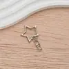Venta al por mayor de fabricante de llaveros de estrella de cinco puntas, cierres en forma de ocho, placas de identificación de aleación de zinc chapadas en oro y plata, y dijes para bolsos
