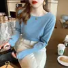 Camiseta básica feminina de gola redonda para outono e inverno, decote baixo, de alta qualidade, estilosa, moderna, camiseta de manga comprida para usar por baixo de um sobretudo