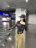 Camiseta Longa Listrada com Ombro Caído para Mulheres 2025 Outono Nova Off-Shoulder Emagrecedora Look Casual Versátil Top