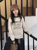 Blusa de manga comprida base com estampa de gato para meninas, nova coleção outono 2026, camiseta grossa de manga comprida com gola redonda, adequada para crianças mais velhas, para o final do outono