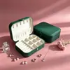 Artículos en Stock Caja de Joyería de Cuero PU Caja Portátil para Guardar Accesorios Tres Anillos Dorados Caja para Guardar Collares Pulseras