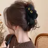 Presilha de cabelo estilo vintage que não danifica os fios, na cor café com toque de luxo, presilha de tubarão de pelúcia, acessório de cabelo fofo e doce para penteados presos.