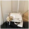 Bolsa de Mão Pequena Estilosa para Mulheres, Nova Tendência Versão Coreana Primavera 2026, Bolsa Sela de Nicho, Bolsa Pequena Transversal Versátil de Alta Moda