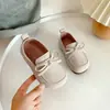 Zapatos de Cuero con Lazo Retro 2025 Primavera/Verano Nuevos Mocasines Versátiles sin Cordones con Suelas Blandas y Corte Profundo