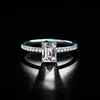Anillo de Plata de Ley S925 para Mujer, Estilo Europeo y Americano, Moda de Lujo Ligero, Forma Rectangular Irregular, Anillo de Moissanita de Corte Esmeralda de 2 Quilates para Mujer