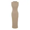 Estilo puramente seductor, cuello redondo, sin mangas, vestido de punto acanalado de alta elasticidad, ceñidor de cintura de otoño, corte ajustado, abertura en la espalda, vestido largo que se ajusta al cuerpo