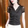 2026 Verano Nueva Camiseta de Manga Corta Cuello en V Malla Brillante Superior Delgada y Elegante Moderna Juvenil Blusa
