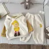 Conjunto infantil de três peças para o início do outono, modelagem solta, estampado com estrelas, estiloso, tridimensional, slim fit, versátil