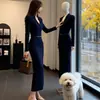 Vestido elegante e sofisticado de manga comprida para mulheres, perfeito para outono e inverno, com cintura marcada, efeito emagrecedor e uma silhueta valorizadora que se ajusta ao corpo.