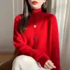 Cárdigan de punto con un pequeño detalle de botón, con un tejido de siete agujas, un patrón de estrella de mar y una sensación cálida, suave y cómoda.. Tiene un cuello alto y está diseñado para ser más grueso para usar en invierno, proporcionando un tacto suave contra la piel.