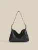 Bolso tejido versátil de moda nicho, bolso de hombro o axila estilo vacacional para la playa, bolso tote de alta calidad de gran capacidad para el día a día