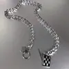 Colar com pingente de tabuleiro de xadrez preto e branco em aço titânio corrente de clavícula geométrica com padrão de grade preto e branco moda corrente para suéter feminino