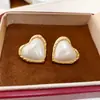 Pendientes de Perla con Forma de Corazón, Aguja de Plata Chapada en Oro Real de 18K, Pendientes de Moda y Sencillos, Elegantes con un Toque de Lujo Ligero y de Alta Gama para Mujer
