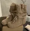 Botas Curtas Retro para Aumentar a Altura para Mulheres Outono e Inverno 2025 Novas Botas com Bico Redondo, Cadarço e Solado Plano Botas Western Cowboy Birkenstock