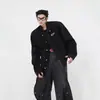 Estilo retro americano, diseño de nicho, patchwork de metal, hombro acolchado, chaqueta vaquera corta para hombre, moderna y de corte holgado, chaqueta de alta gama