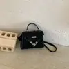 2026 Nueva Moda Trendy Bolso con Hebilla de Cierre Texturizada Estilo Ins Bolso Pequeño Cuadrado para Mujer Primavera y Verano Bolso Cruzado Artístico Elegante