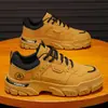 Sapatos Masculinos Primavera 2026 Novo Estilo Antiderrapante Resistente ao Desgaste Roupa de Trabalho Sapatos Martin Tendência Versátil Sola Grossa Casual Esportivo Sapatos de Pai