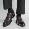 Zapatos formales de cuero con cordones y punta fina para hombre, nuevo estilo de verano, estilo brogue británico, zapatos para hombre transfronterizos, zapatos de boda, envío directo