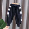 Calça Casual de Inverno para Meninos e Meninas, Marca Trendy Infantil Estilosa Calça de Moletom Grossa com Listras de Letras
