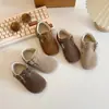 Zapatos Birkenstock para niños nuevos de primavera y otoño 2025, zapatos planos para niños, suelas suaves, cómodos zapatos tipo gorro para bebé niña, zapatos de cuero para niñas