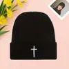Novedades Otoño e Invierno: Gorros de Lana Cálidos Tejidos Bordados de Punto de Cruz Sencillos Seleccionados Cuidadosamente Transfronterizos, Unisex y Modernos