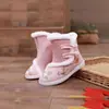Zapatos Hanfu para niñas, zapatos de invierno con cabeza de tigre y forro de felpa, zapatos de algodón bordados tradicionales del viejo Pekín, zapatos de saludo de Año Nuevo para niños