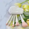 Set de 5 Piezas de Espejo con Carcasa Suave y Brochas de Maquillaje de Cerdas Suaves con Diseño de Almacenamiento, Portátil para Viaje, Brochas para Sombra de Ojos, Polvo y Rubor