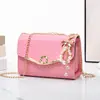 Venta Directa de Fábrica Bolsos para Mujer 2026 Nuevo Modelo Bolso Pequeño Cuadrado de Hombro Cruzado Moda Versátil Cadena Tejida Cuero Brillante Bolso para Mujer